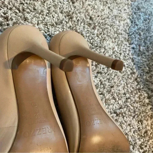 Nude High Heels - Picture 2 of 5